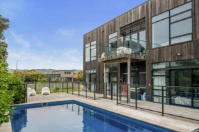 Sun and Serenity - Waikanae Beach Holiday Home
